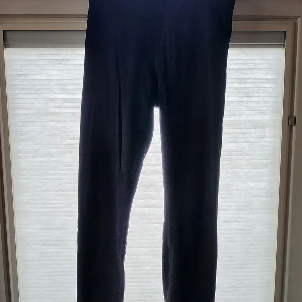 Vuori Black Leggings Size Medium - Picture 2 of 4